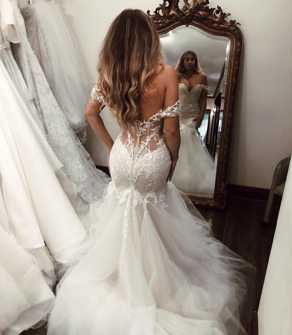 

2021 New Sexy Open Dressed As a Vintage Mermaid Lasso Bride Off the Shoulder Illusion Apply Tulle Sweeping Train Dresses W91W, Ivory