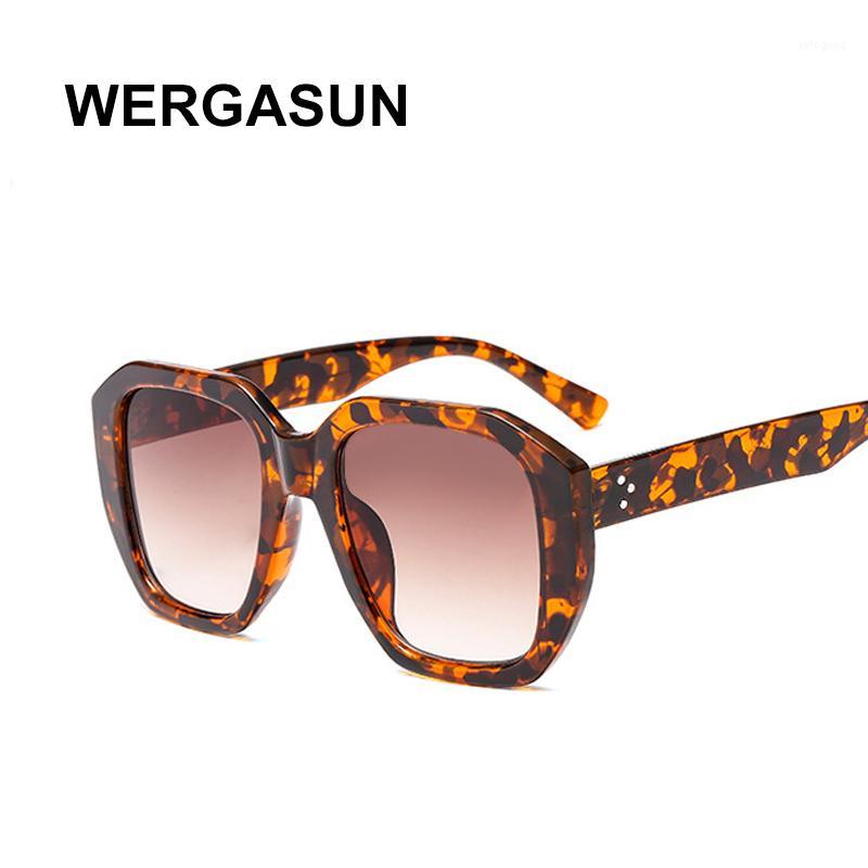 

Sunglasses WERGASUN Oulylan Classic Women Vintage Oversized Gradient Sun Glasses Shades Female Luxury Designer UV400 Sunglass1