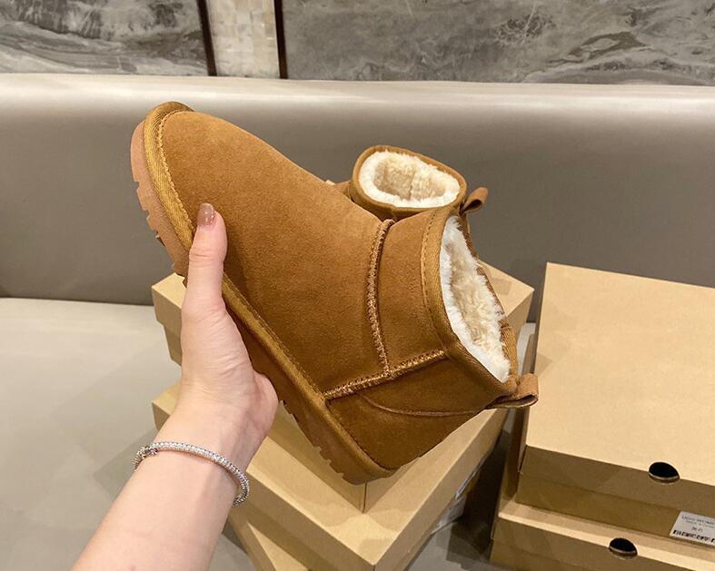 Hot sell AUS women Ankle short snow boots keep warm boot Sheepskin Cowskin Genuine Leather Plush boots with dustbag card U5854