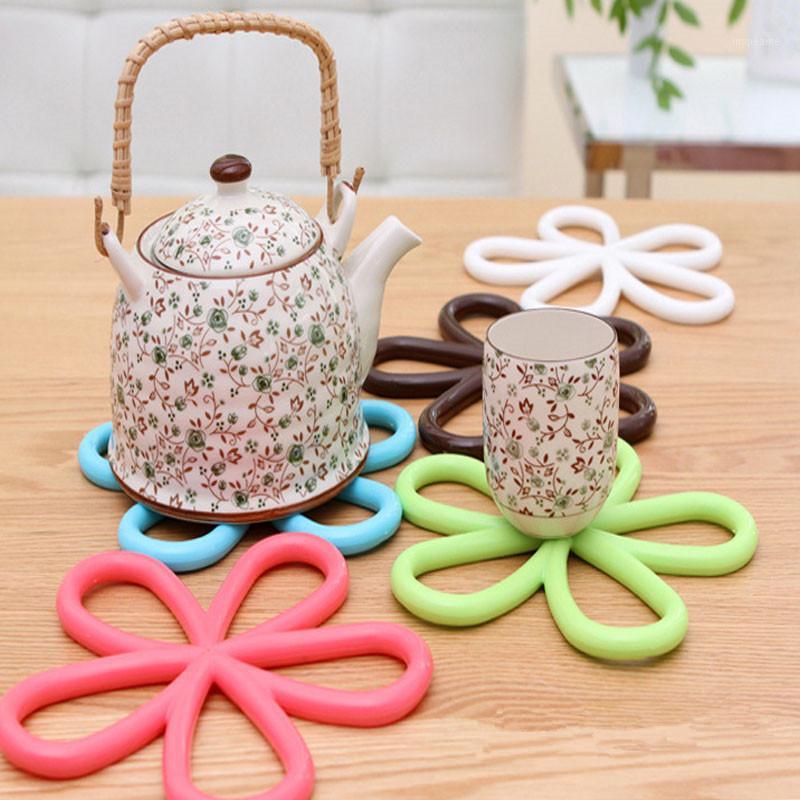 

Wholesale- 1pc Plum Flower Shape Placemat PVC Heat Insulation Adiabatic Cup Bowl Dish Table Mat Pot Pan Pad Potholder 6 Colors EJ8822841