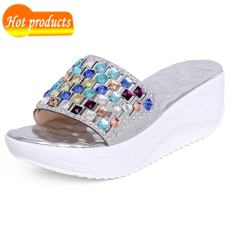 

2021 The New New Summer Colorido Strass Chinese Platform Cunha Shoes Crystal Woman Mode Beach Flip Flops Lazer Sandals Itia, Gold