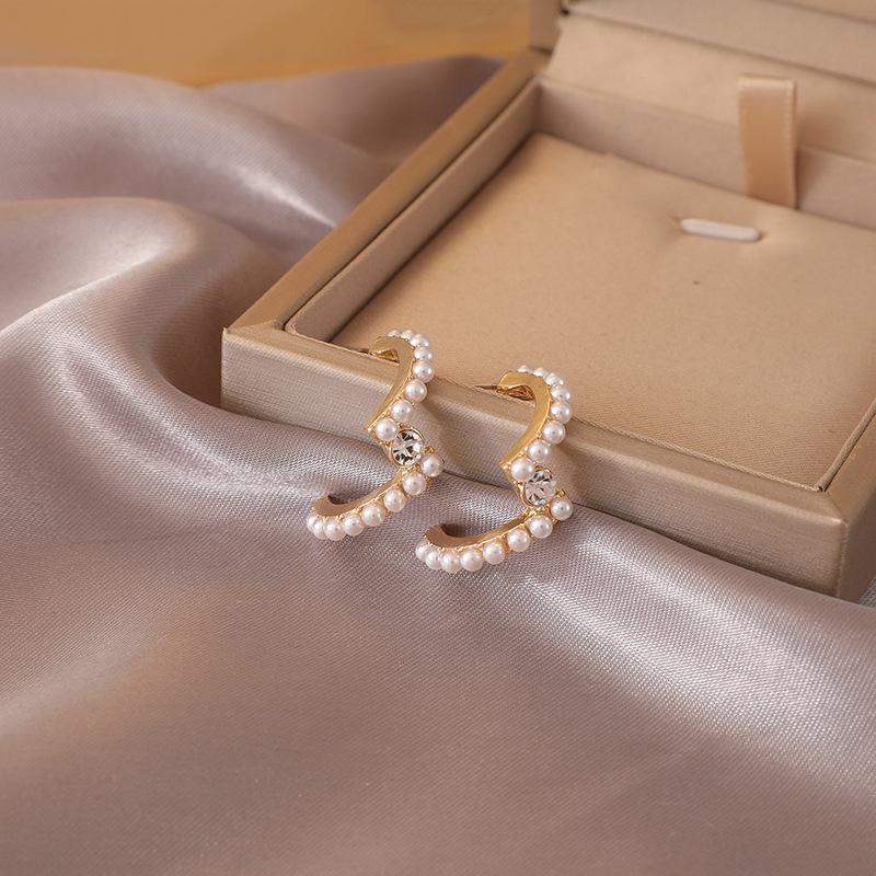 

2021 New Arrival Trendy Simulated Pearl C-shaped Stud Earrings For Women Fashion Baroque Crystal Exquisite Jewelry