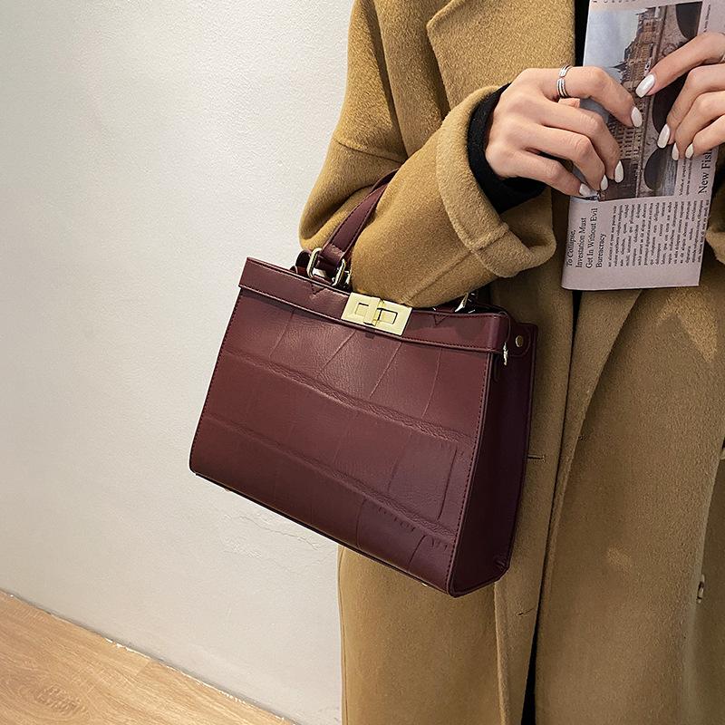 

High-end women's bag 2021 spring new trendy fashion stone pattern shoulder underarm bag western style all-match messenger, Black