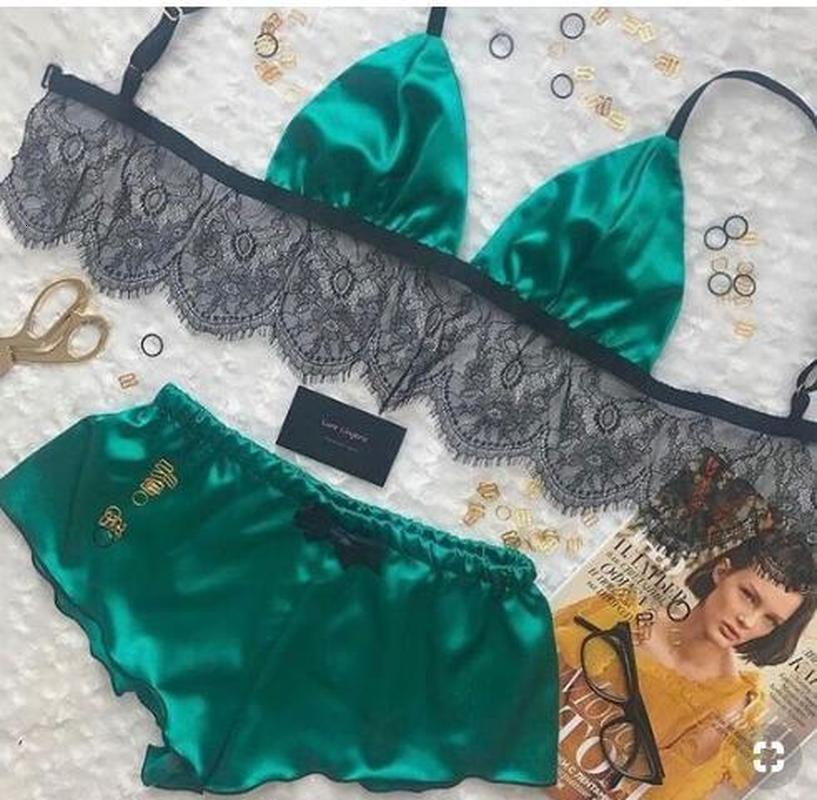 

2021 New sexy women's satin nightwear set of lace pajamas with in v-sleeves top and nightie kit shorts IB4F, Red