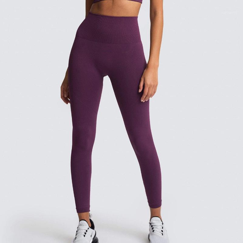 

Hot models in Europe and America hot-drying seamless knitted hip yoga suit sports fitness hip yoga pants women1