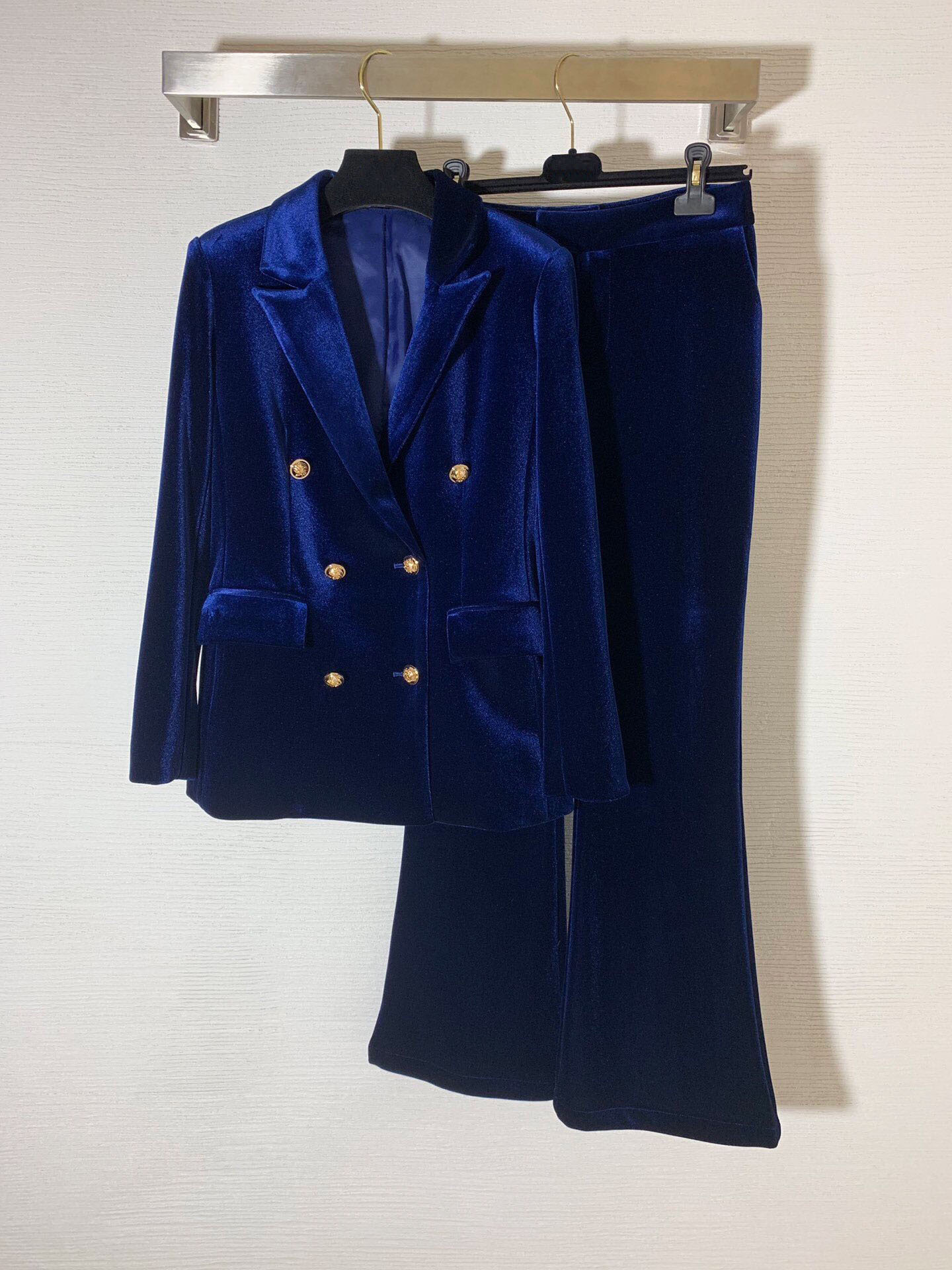 

High end 2020 thickened temperament fashion double row gold button coat high waist trumpet trousers golden velvet suit, Black