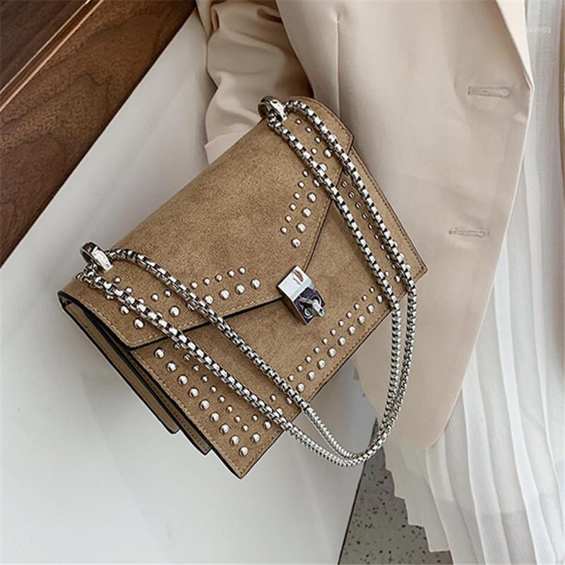 

Texture bag 2019 fashion women's bag new rivet small square Europe and the United States Joker matte Messenger1, Black