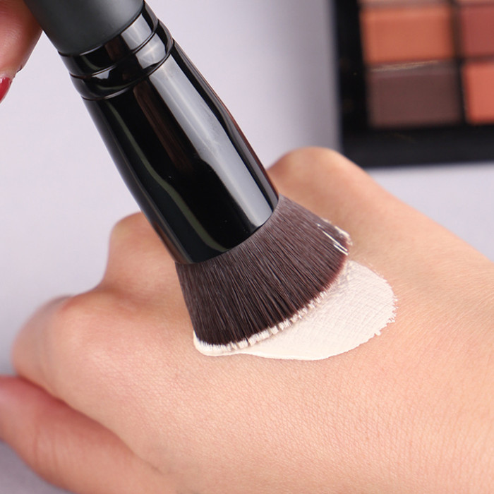 

Minerals Perfecting Face Brush Multipurpose Liquid Foundation Brushs Premium Face Makeup Brush Face Foundation Brush YHM348