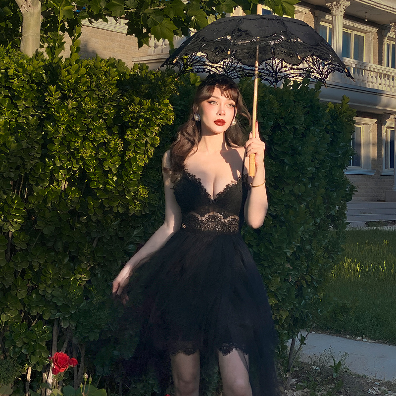 

2021 New Le Palais Orgonal Vintage Sweet Irregular Lace Bubble Gowns Mesh Spaghetti Girdle V-neck Sexy Cut Dress OXE1, Black.