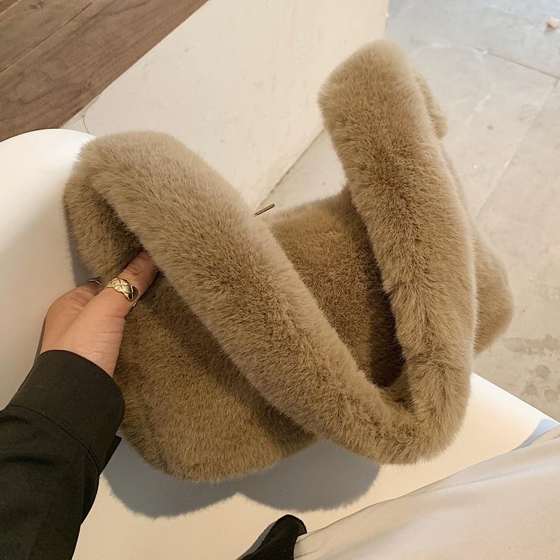 

2021 Winter Fashion New High-quality Soft Plush Women's Designer Handbag High capacity Shoulder Bags Casual armpit bag, Black