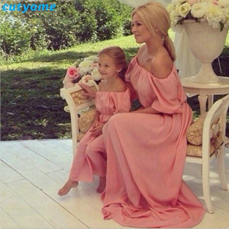 

Family Look Matching Mother Daughter Clothes Mom Daughter Chiffon Long Dress Mommy And Me Off Shoulder Sleeve Beach Dresses 201128, As per picture