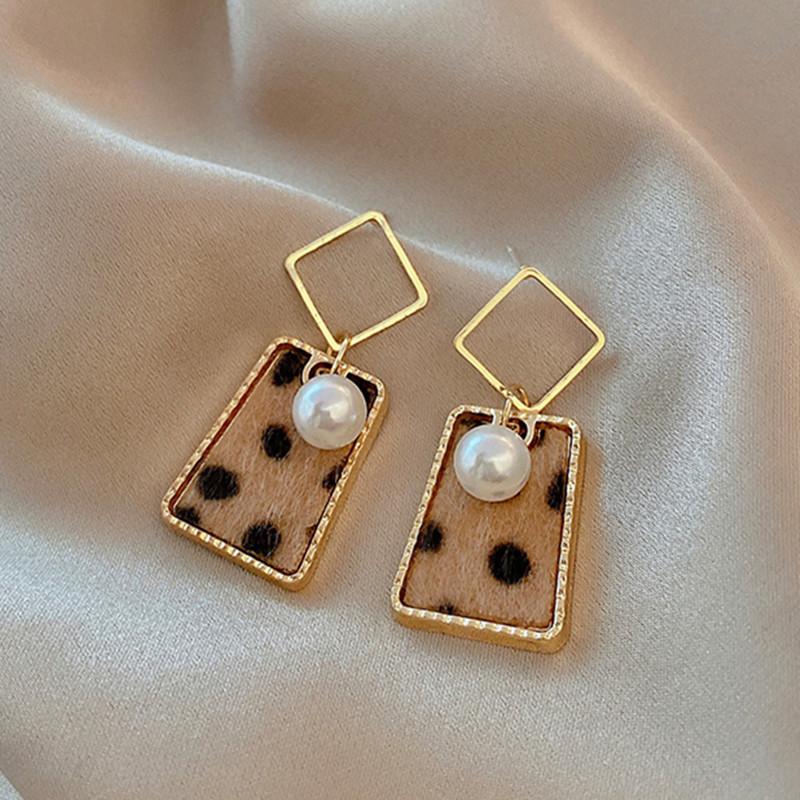 

Stud Leopard Earings For Women Gift S925 Needle 2021 Autumn Winter Pear Geometric Ear Rings Female Square Pearl Simple Krean Fashion
