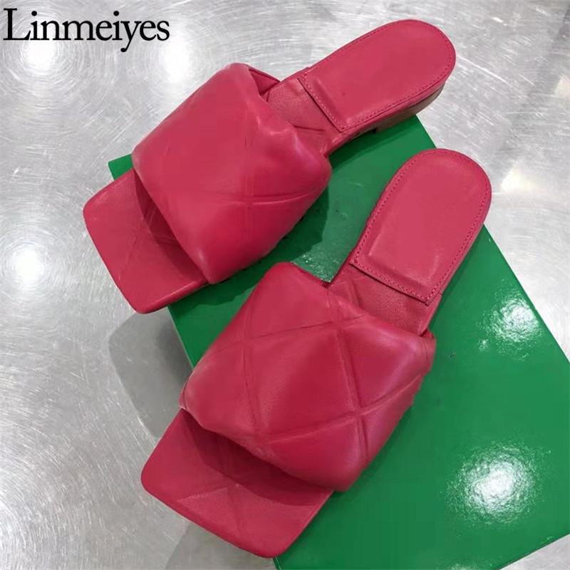 

Runway Rhombic Gingham Women Slippers Square Open Toe Mules Flat Beach Shoes Woman Genuine Leather Designer Women Sandals 2021, White