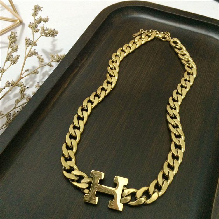

Titanium steel plated 18K gold letter thick necklace jewelry suitable for couple necklaces, Silver