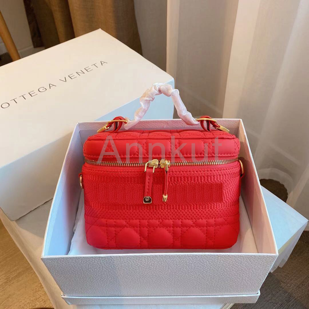 

Women crossbody bucket bag,Luxurys Designer Crossbody bags Golden classic bags messenger bags women shoulder bag boutique women bag shopping bag, Gift bag