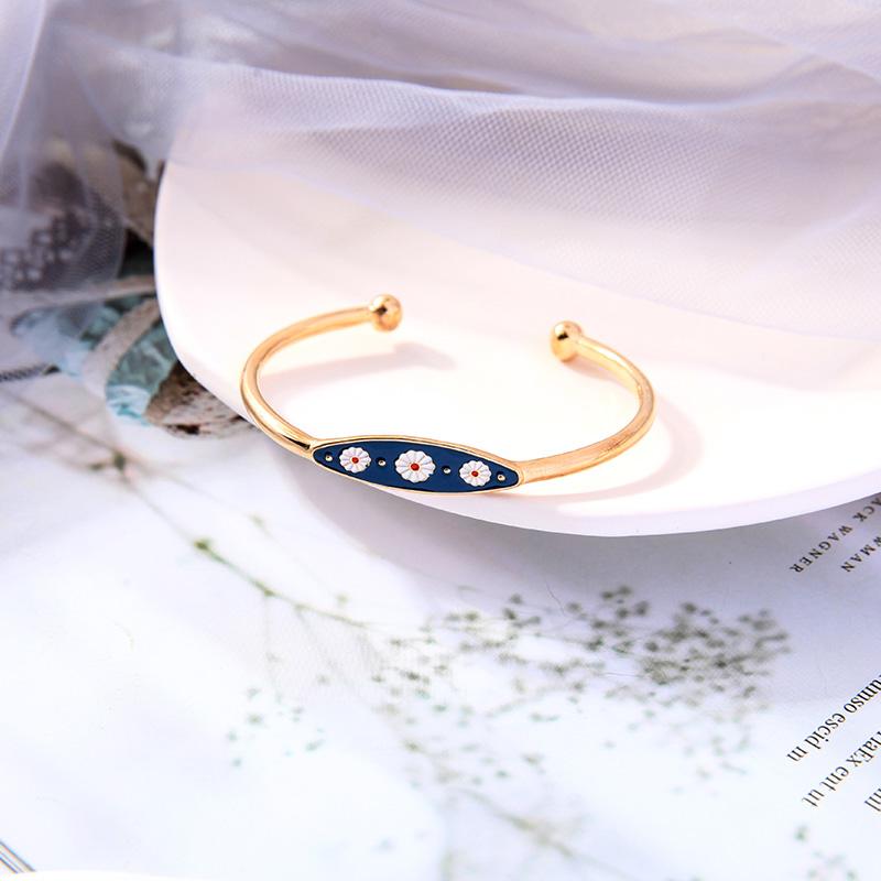 

Uer Korean Ins Style Unique Enamel Daisy Bangle For Women Gifts Gold Color Alloy 2021 Fashion Jewelry Wholesale