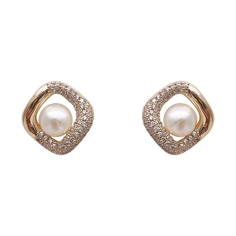 

Korean Ladies Simple Fashion Versatile French Style Elegant Pearl Stud Earrings