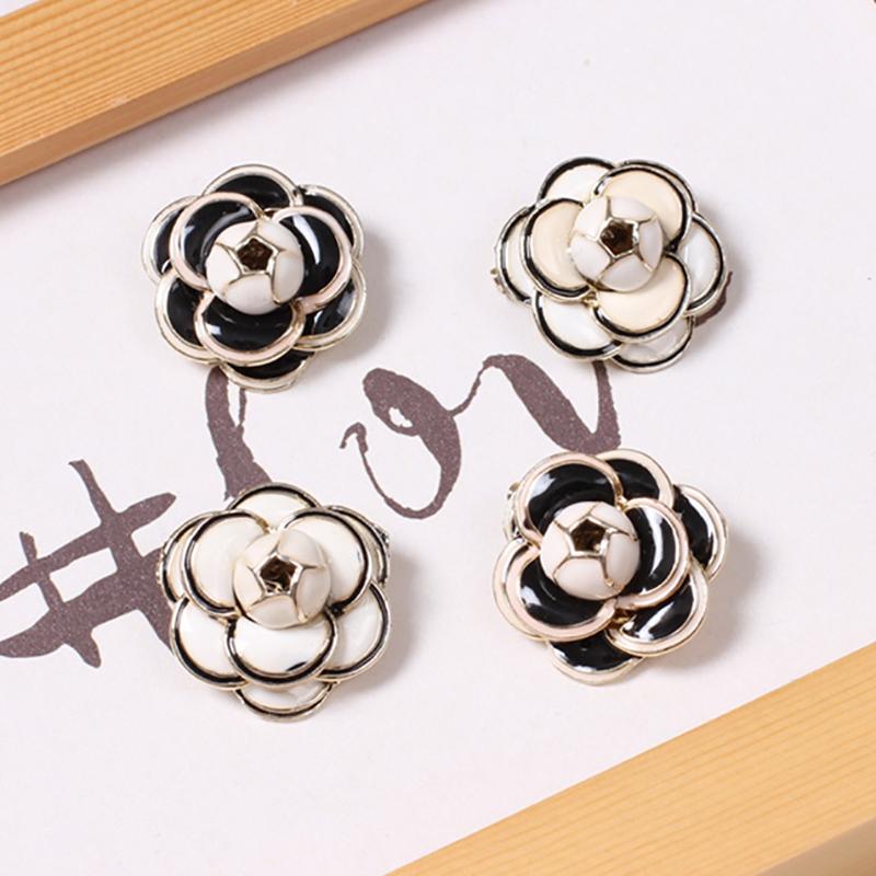

Classic Enamel Camellia Brooches for Women Catwalk Cute Flower Badge Pin Fashion Korean Jewelry Z039