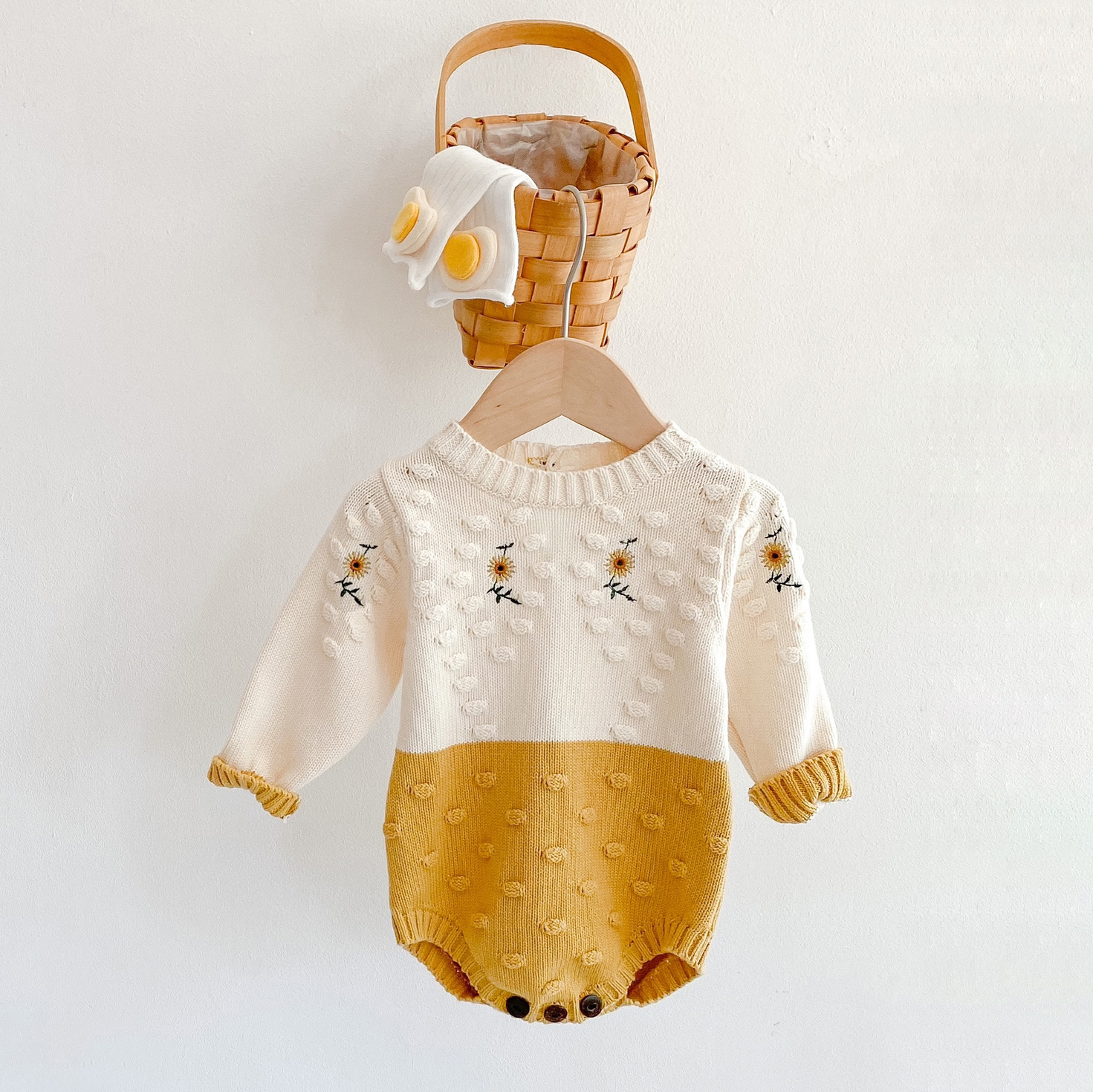 

2021 Spring Infant Flower Knit Romper Baby Girl Sunflower Embroidered Knitted Sweater Jumpsuit Newborn Cusal Onesie Climb Clothes C6795, Yellow