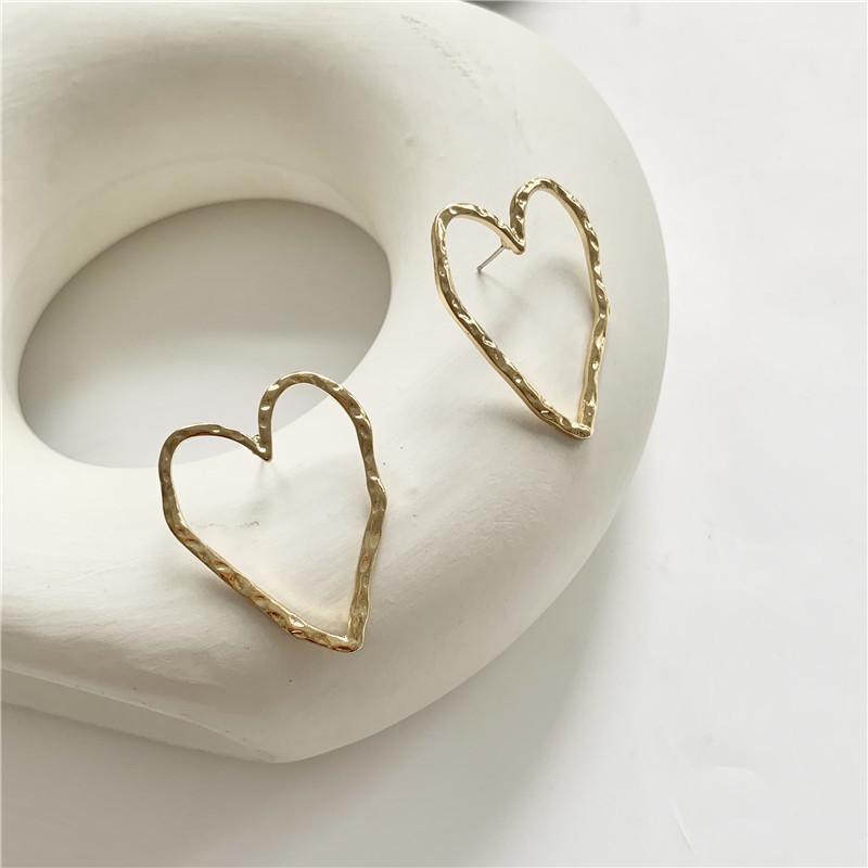 

Stud Fashion Heart Earrings Web Celebrity Street Snap Love Adorn Article1