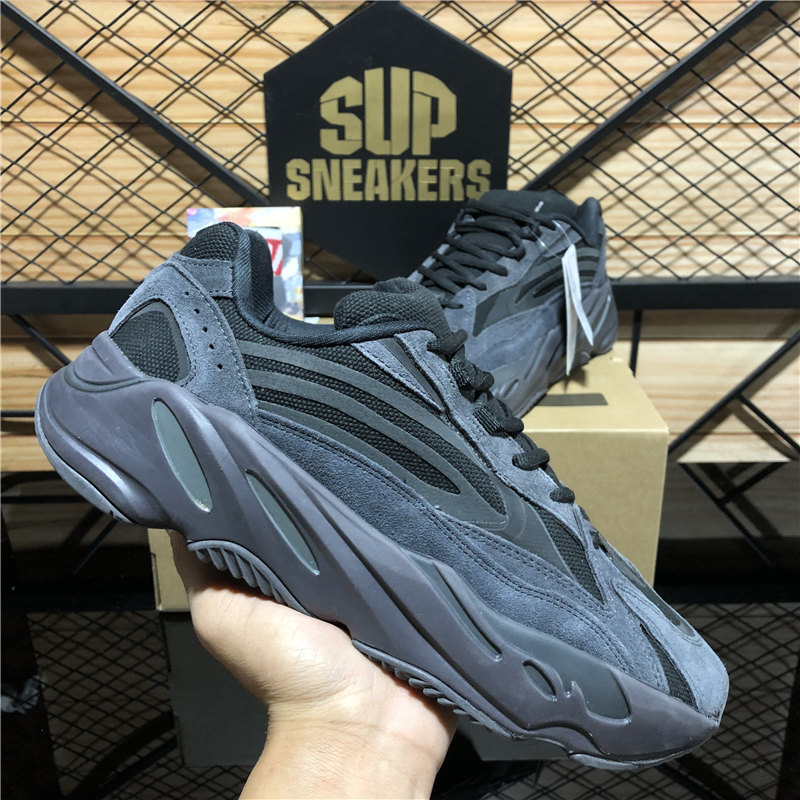 

Top Quality Adidas 700 Kanye Running Shoes Breathable Inertia Reflective Tephra Solid Grey Utility Black Vanta Mens Womens Sport Trainers Sneakers With Box, Colour