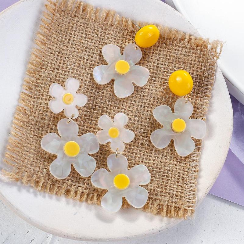 

AMORCOME Korean Sweet Girl Flowers Earrings Transparent White Flower Long Drop Earrings for Fashion Women Jewelry Accessories