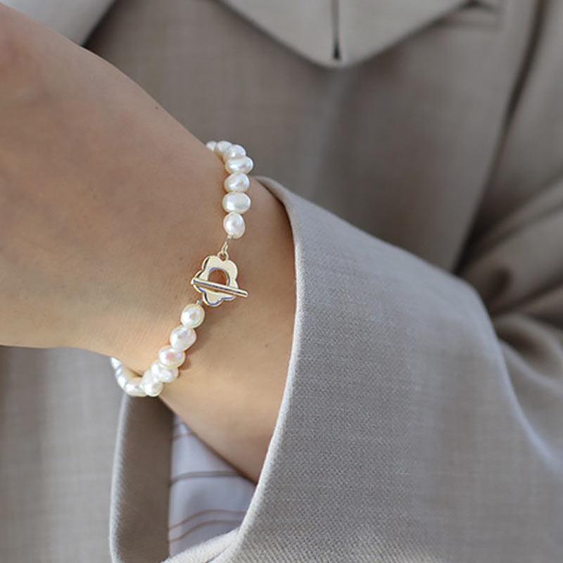 

Trendy New Natural Pearl Chain Bracelet for Women Gold Color OT Buckle Daisy Bracelet Fashion Statement Jewelry Party Gift
