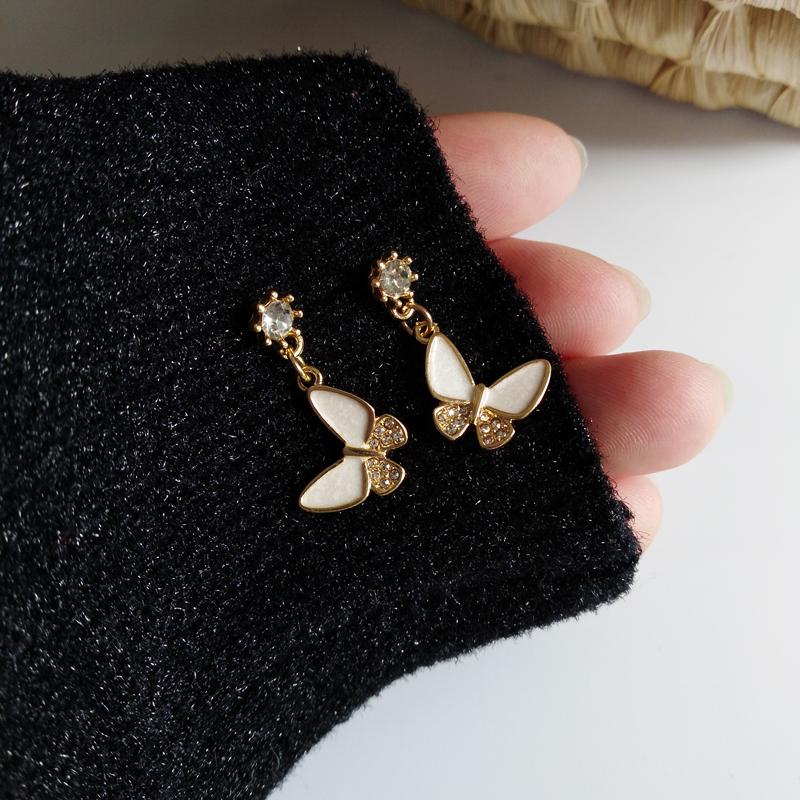 

Fashion Geometry Butterfly Stud Earrings Women Cute Romantic Contracted Temperament Joker Mini Lovely Crystal Epoxy Earrings
