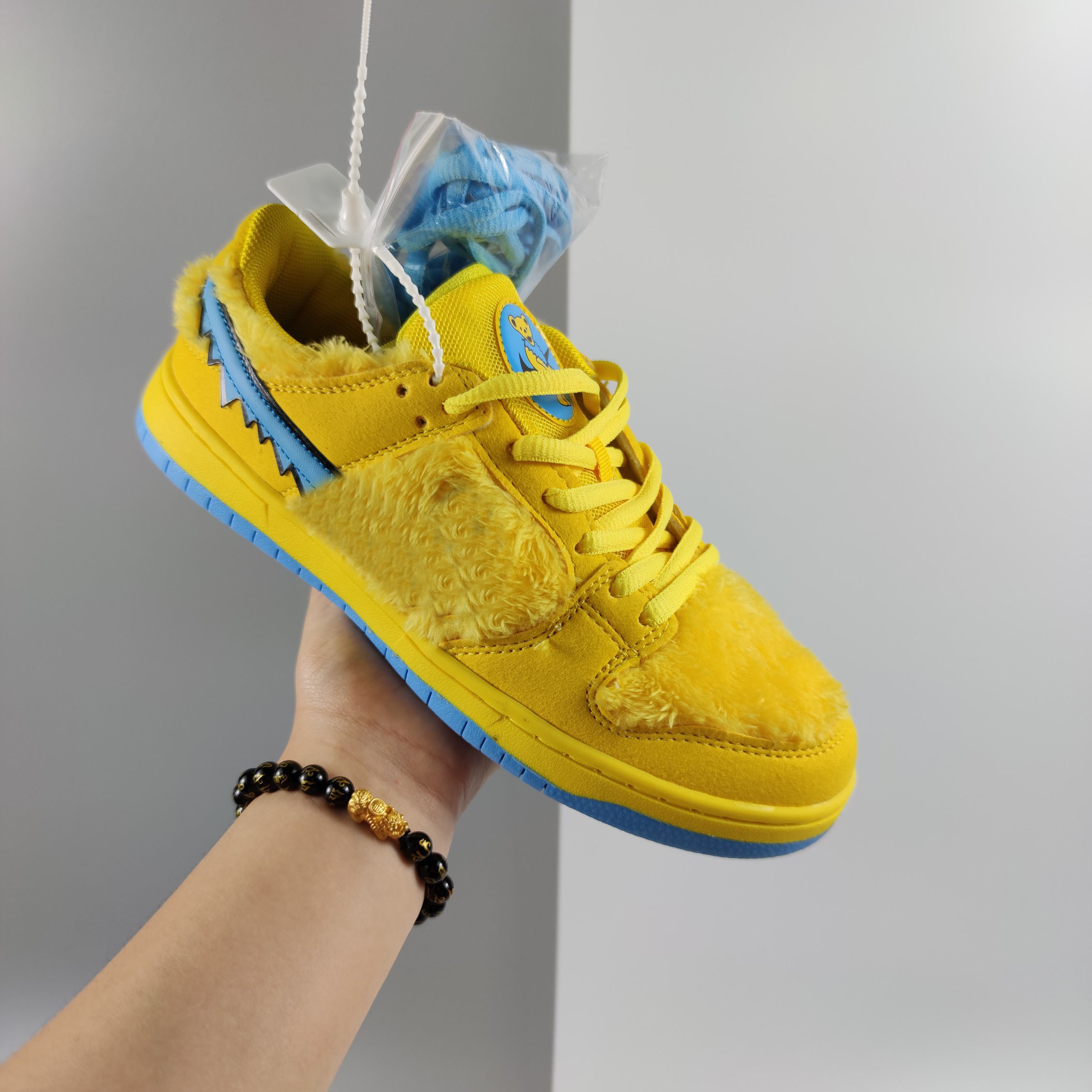 

Bear Low PRO Mens Running Shoes Dancing Bears Skateboard Chunky Sport Sneakers Women Yellow Green Trainers Dress Shoe Size 36-44, Customize