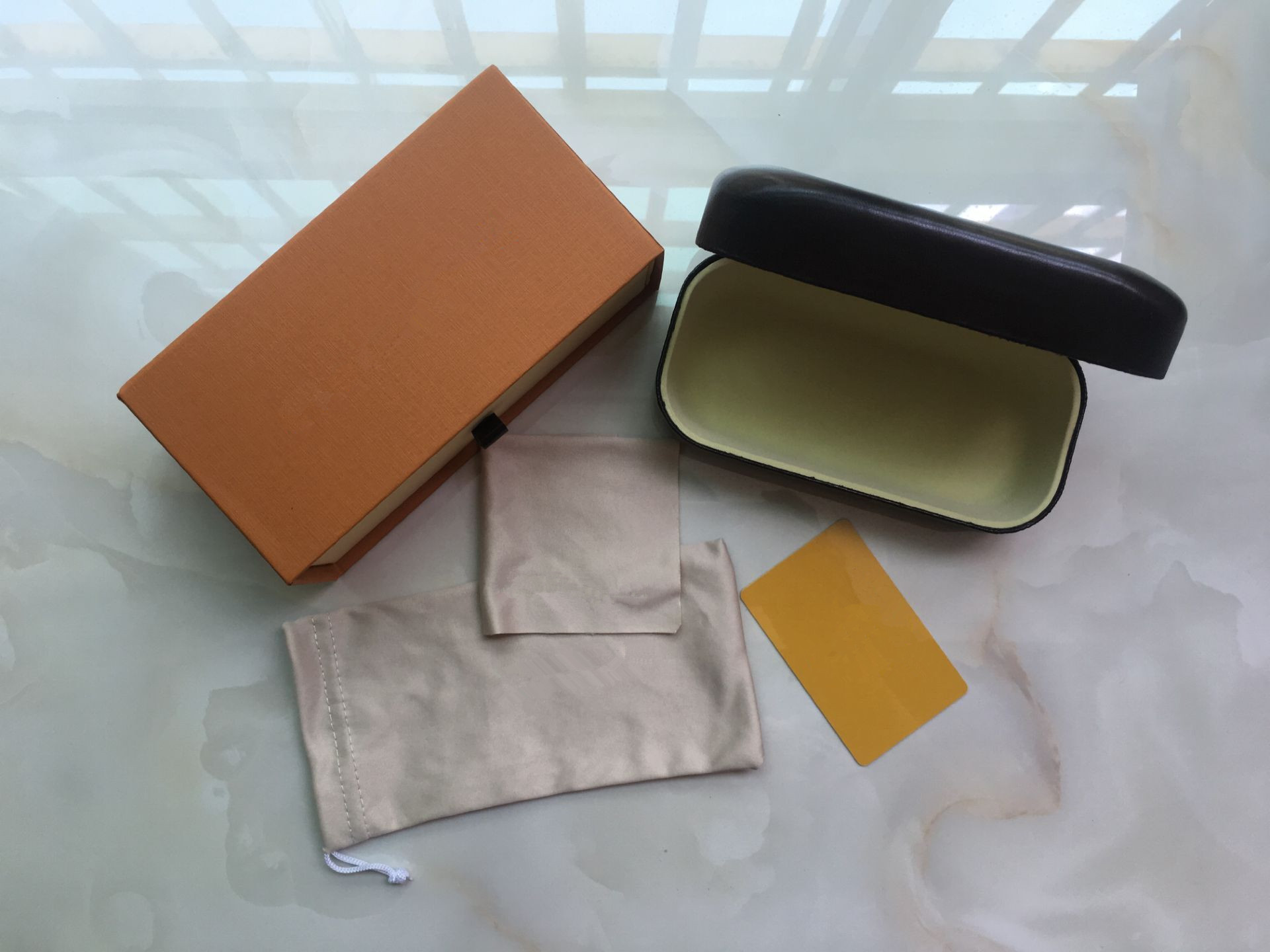 

10pcs,wholesale original box cases card Clean for sunglasses design classic design sun glasses case ,box and Clean cloth