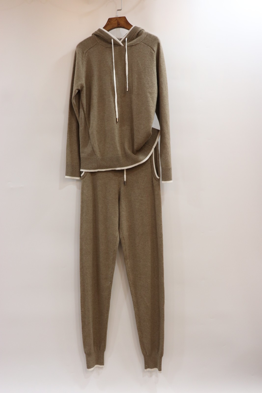 

30% 45% knitted warm suits with hoodie wool + mink cashmere pants sets of two f408 pieces, White