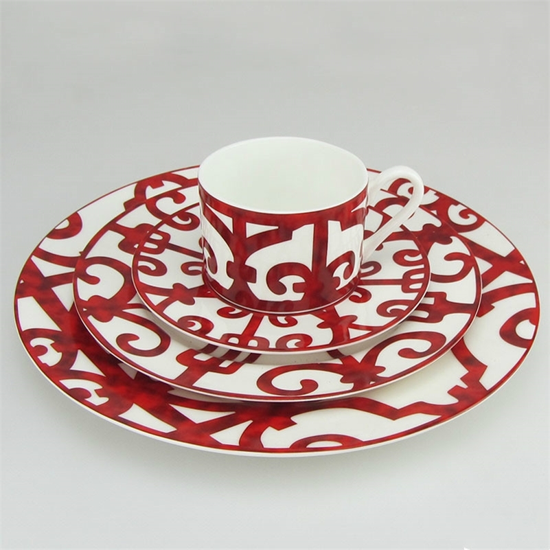 

Bone China Dinner Plate Spanish Red Grid Dish Art Design Plate Dinnerware Sets 201217