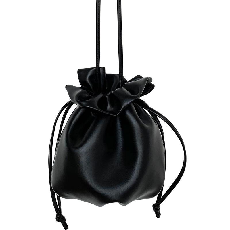 

Niche PU Leather Ladies Drawstring Handbag 2021 Trend Folds Ladies Bucket Bag Messenger Bag Shoulder, Black