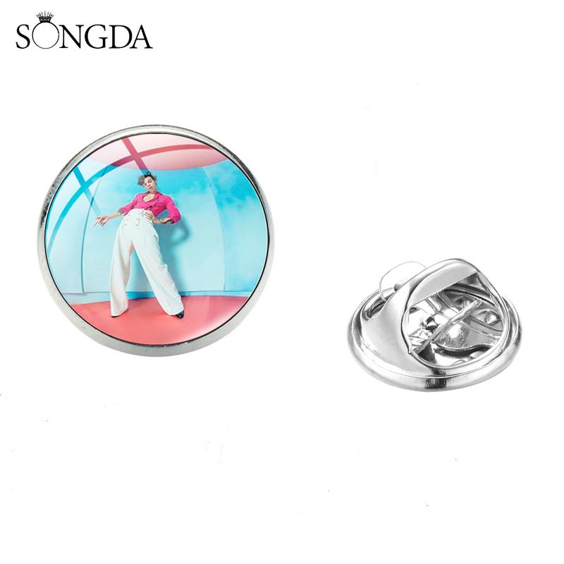 

Harry Styles Love On Tour 2020 Round Brooches Glass Photo Cabochon Lapel Pins Badge Music Fans Clothes Decorative Pins