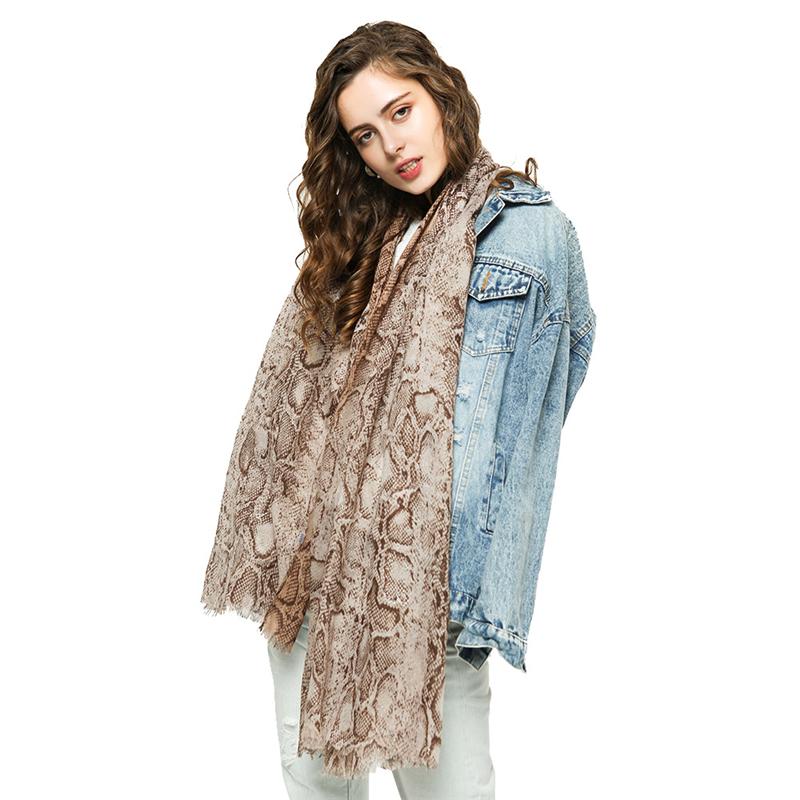 

Glittering Animal Python Print Scarf Bufanda Women Classic Serpentine Snakeskin Head Wrap Men Snake Shawl Echarpe YG765