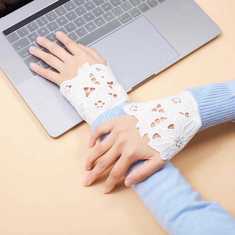 

Linbaiway 1 Pair Autumn Women Girls Fake Flared Sleeves Vintage Lace Pleated Detachable Sleeve Fake Cuffs False Cuffs Accessory