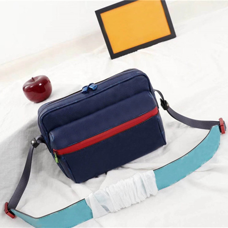 

Designers Luxurys Shoulder Bags Old Flower Coated Canvas Original Fashion Mens Messenger Bag Chest Bag High Quality Crossbody Bags Purse No Box, Printing blue