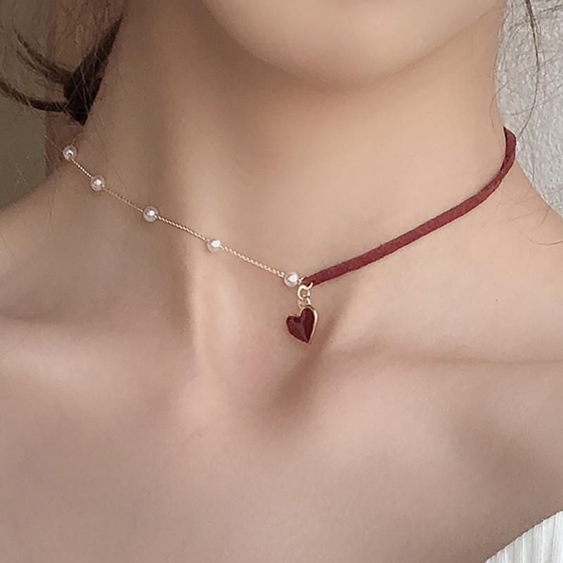 

Chokers Heart Pendant Pearls Necklace Choker Alloy Collar Short Necklaces Women1