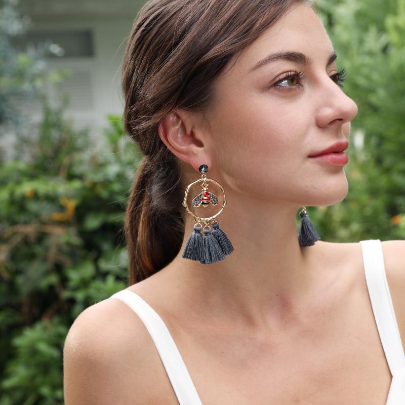 

2020 Niche Creative New Small Animal Bee Pierced Earrings Women Exaggerated Tassels Bohemian Independent Aesthetic Jewelry