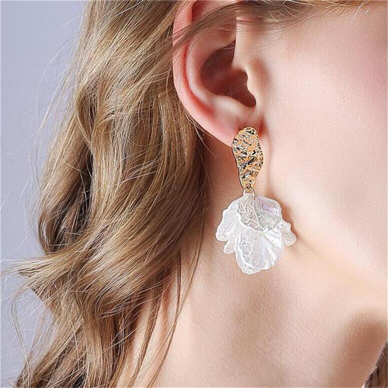 

Fashion Korean White Shell Flower Petal Drop Earrings For Women New Statement Pendientes Trendy Exquisite Jewelry