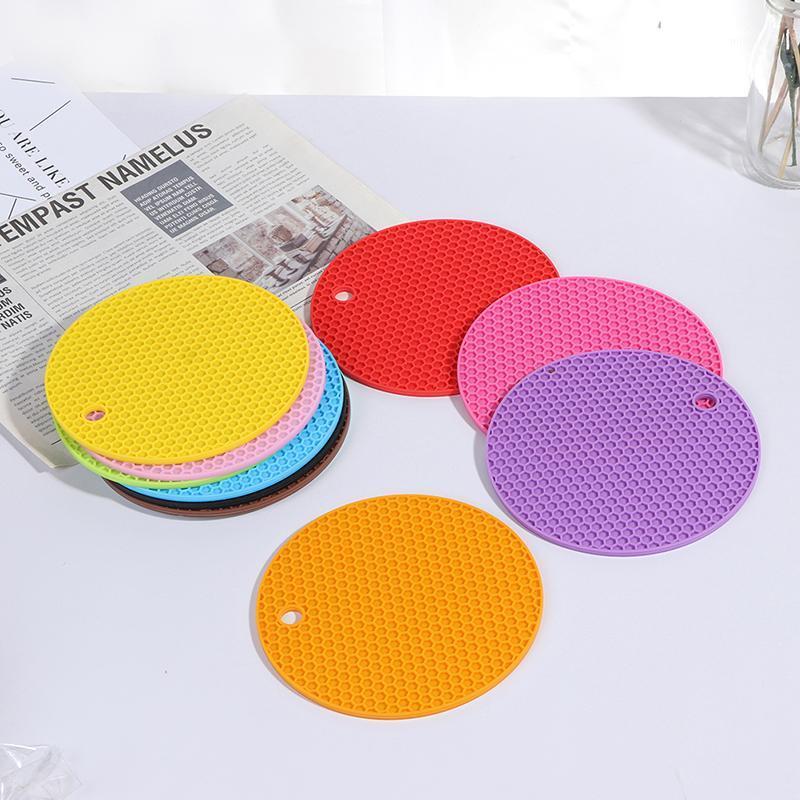 

1PC Silicone Trivet Mat Round Honeycomb Hot Pads Non-slip Silicone Insulation Mat Place for Home Use 14*14cm1