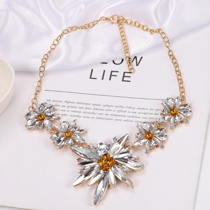 

Hyperbole Bohemian Crystal Flower Pendant Collar Choker Wedding Charm Jewelry Hot 2020 New Trendy Brand Statement Necklace Gift