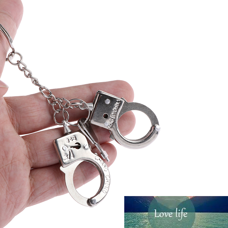 

1pcs Police Man Handcuff Keychain Charms Pendant Car Key Keyring Handbag Key Chain Chaveiro Creative Key Chain