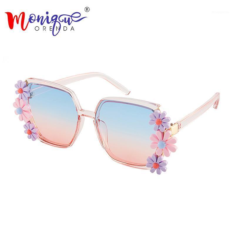 

Women Flower Decoration Sunglasses Fashion Vintage Brand Designer Men Eyeglasses Oversize Luxury Sun Glasses for Women UV4001