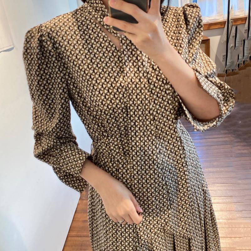

Women Elegant Dress With Belt Chain Print Office Lady Shirt Dress Long Sleeve Retro Pleated Vestidos, The picture color