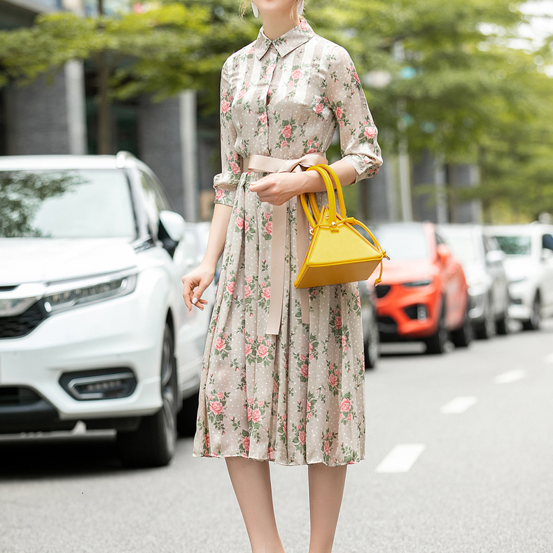 

Retro Strip Impression Flowers Long Sleeves Fitted with Shirt Stitches Worn by Women New Fashions of High Quality Elegant Iern, Multiple