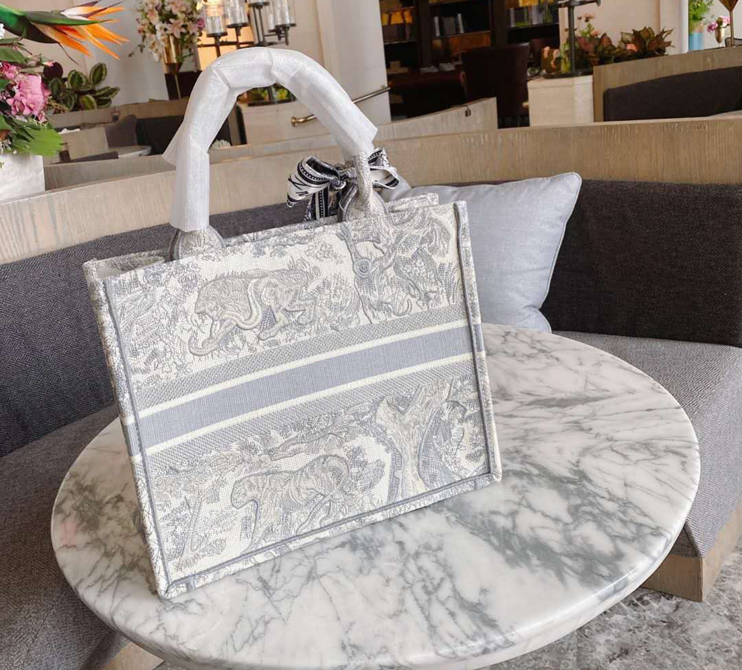 

Designer- New embroidery 3D three-dimensional pattern large capacity shopping bag handbag double-sided flower women bag, Blue
