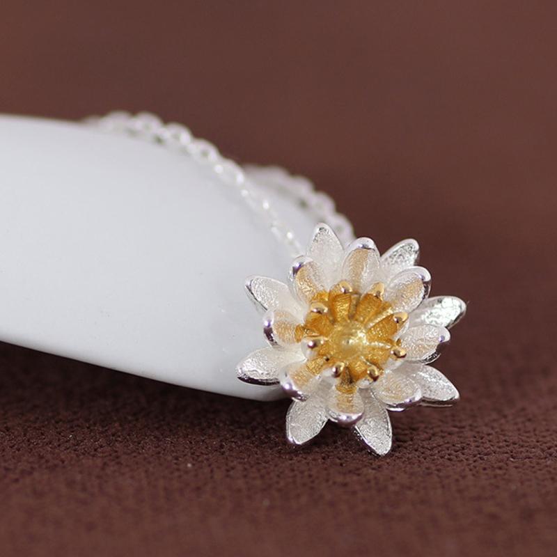 

2020 New Fashion Lady Anemone Necklace and Pendant Elegant Flower Short Necklace Jewelry Lady Clavicle Chain