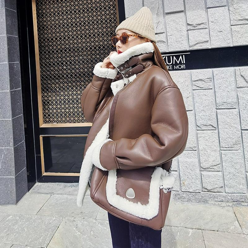 

2020 Winter New PU Leather Jacket With Bag Female Stand Collar Thickened Faux Lambswool Double Faced Fur Short Coat, Black