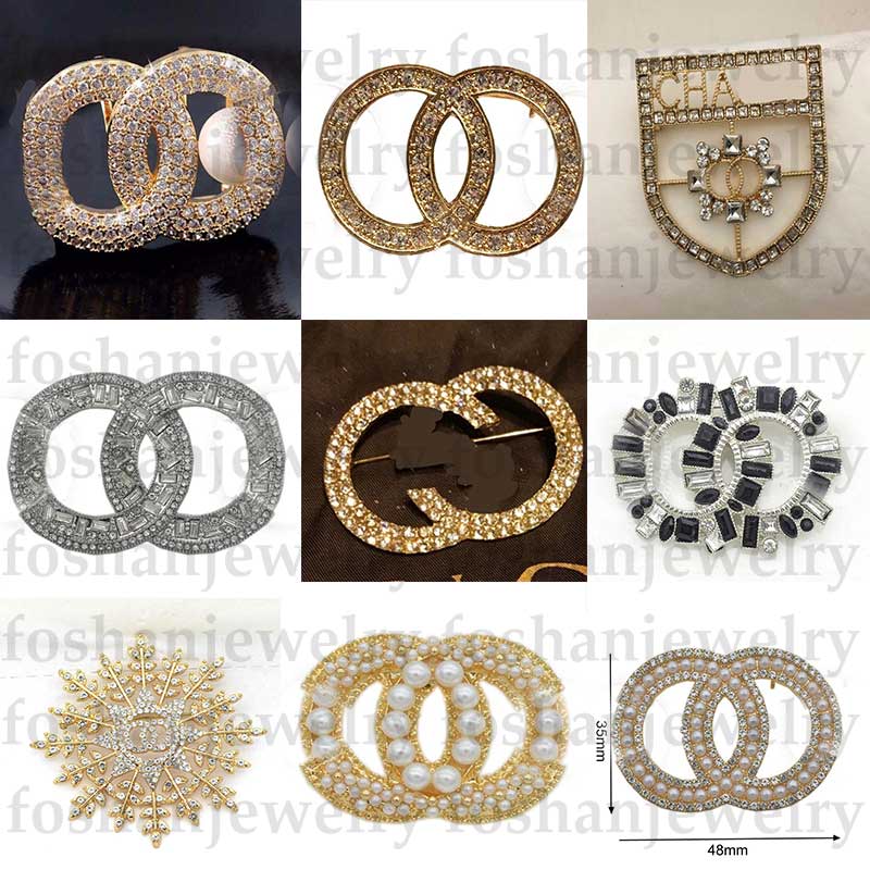

Top Designer Brooch Exquisite Pearl Luxury Brooch Letter Brooches Pins Elegant Fashion Women Costume Jewelry Free Shipping